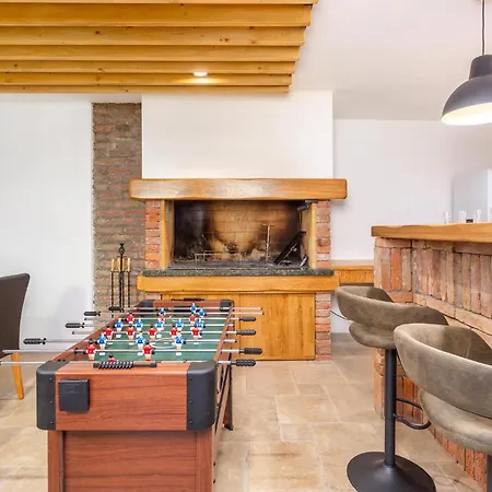 3 Bedroom Lovely In Ferienhaus Jurdani