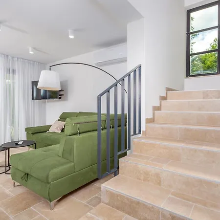 3 Bedroom Lovely In Jurdani