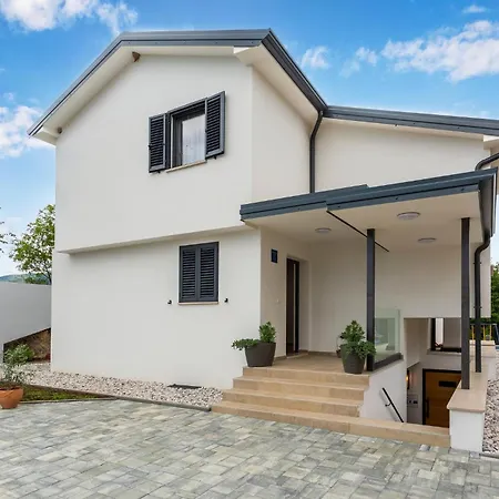 3 Bedroom Lovely In Holiday home Jurdani