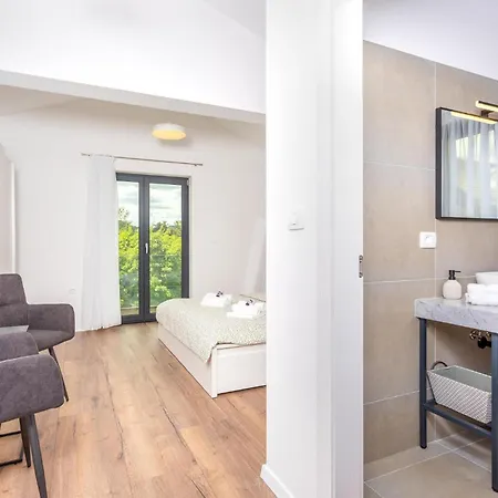 3 Bedroom Lovely In Jurdani