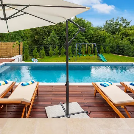 3 Bedroom Lovely In Holiday home Jurdani